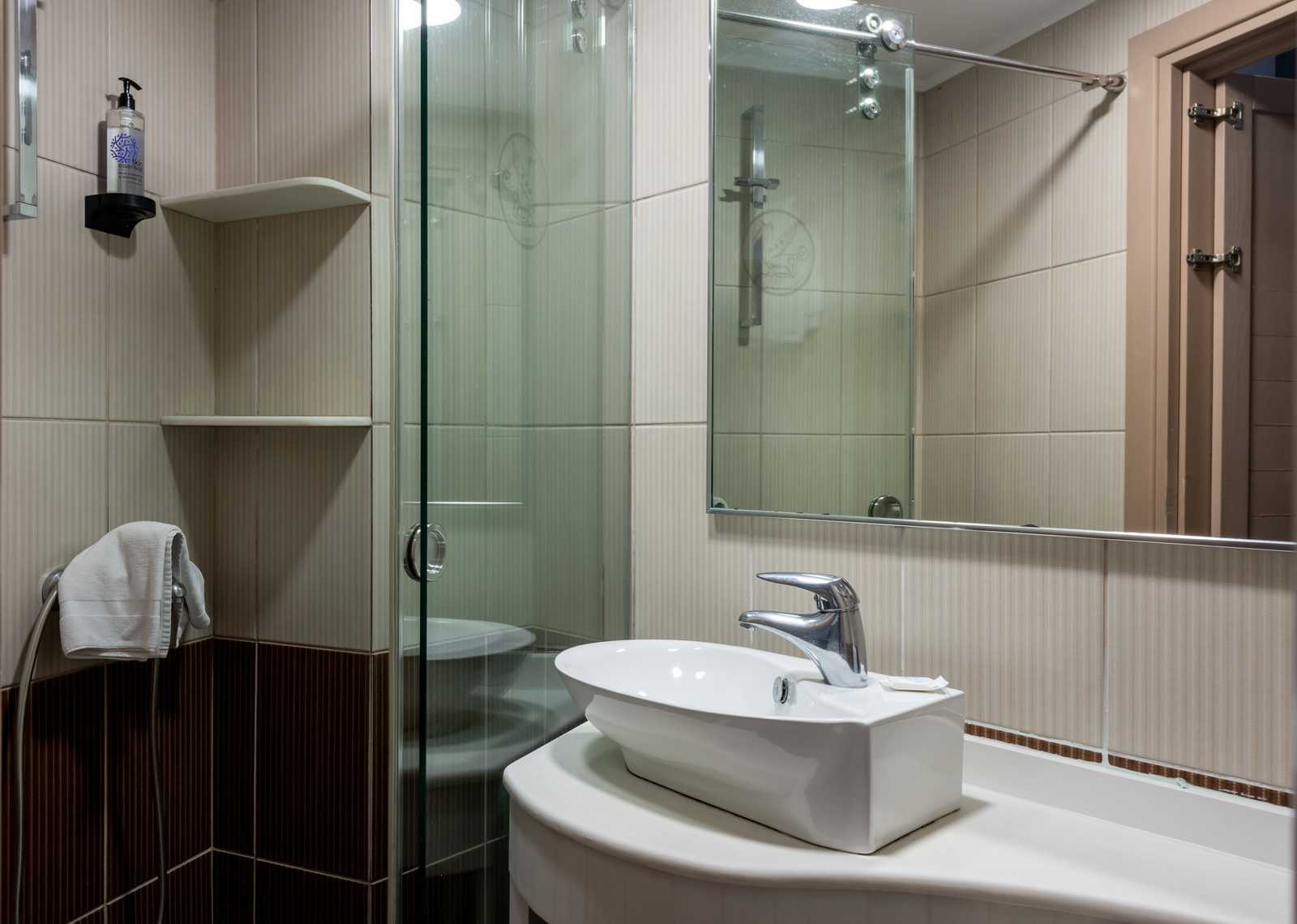 Double Room Bathroom