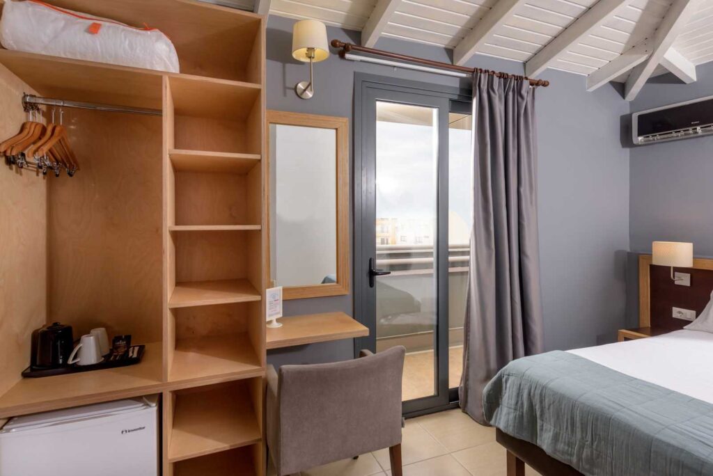 Double Room Iraklion Hotel Crete 035