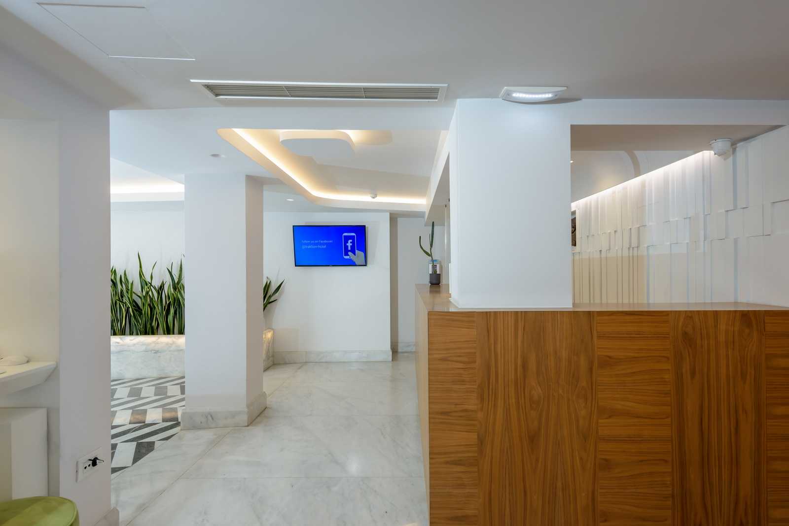 Lobby & Reception Area