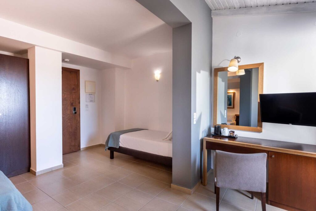 Triple Room Iraklion Hotel 021
