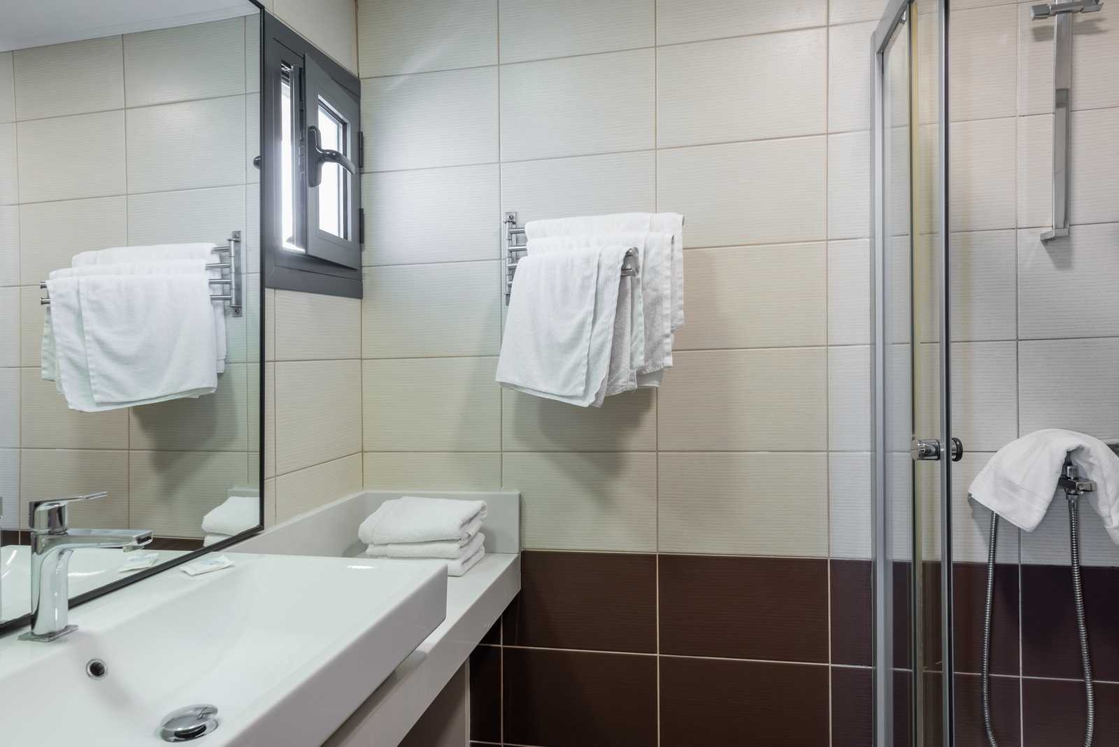 Triple Room Bathroom