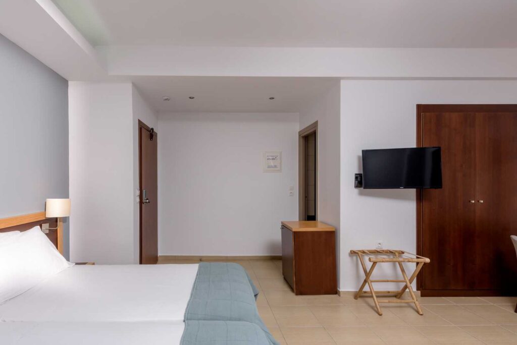 Triple Room Iraklion Hotel 030